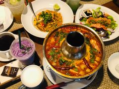 -Chom Cafe and Restaurant