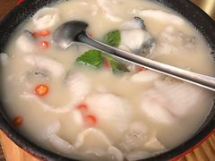 酸汤煮嫩滑鱼片-小大董·烤鸭(王府井apm店)