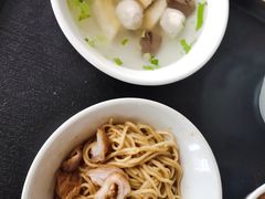 -松树干拌面店