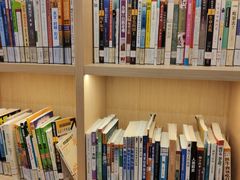 -漕河泾街道图书馆(漕河泾社区文化活动中心店)