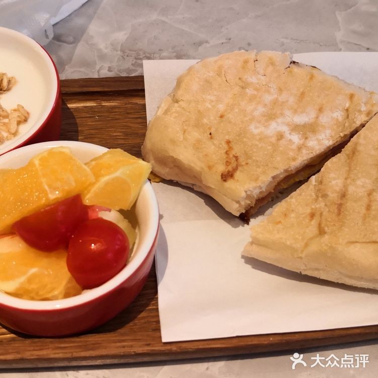 在必胜客悠然地吃个早餐，这一直以来都是我的爱好之一