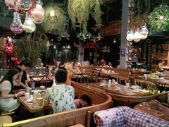 大堂-胡桃里音乐餐厅(陶溪川店)(川湘赣菜·世界百大酒庄直供红酒·音乐表演)