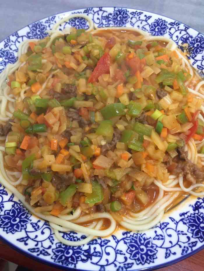 打分 周末过来练车的午餐,最近都点的是牛肉干拌面,味道相对还行吧