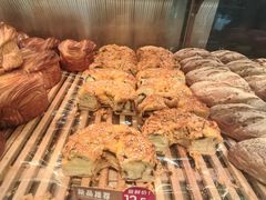 松松弯月烧面包-荷家面包生日蛋糕(大渡口万达广场店)
