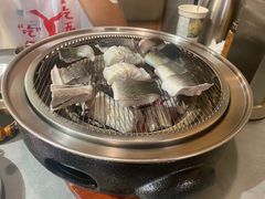 -围炉肉舍•炭烤活鳗•丹东海鲜烤肉(步行街店)