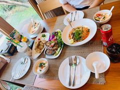 -Chom Cafe and Restaurant