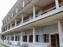 -吐斯廉屠杀博物馆