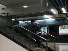 -体育场(地铁站)