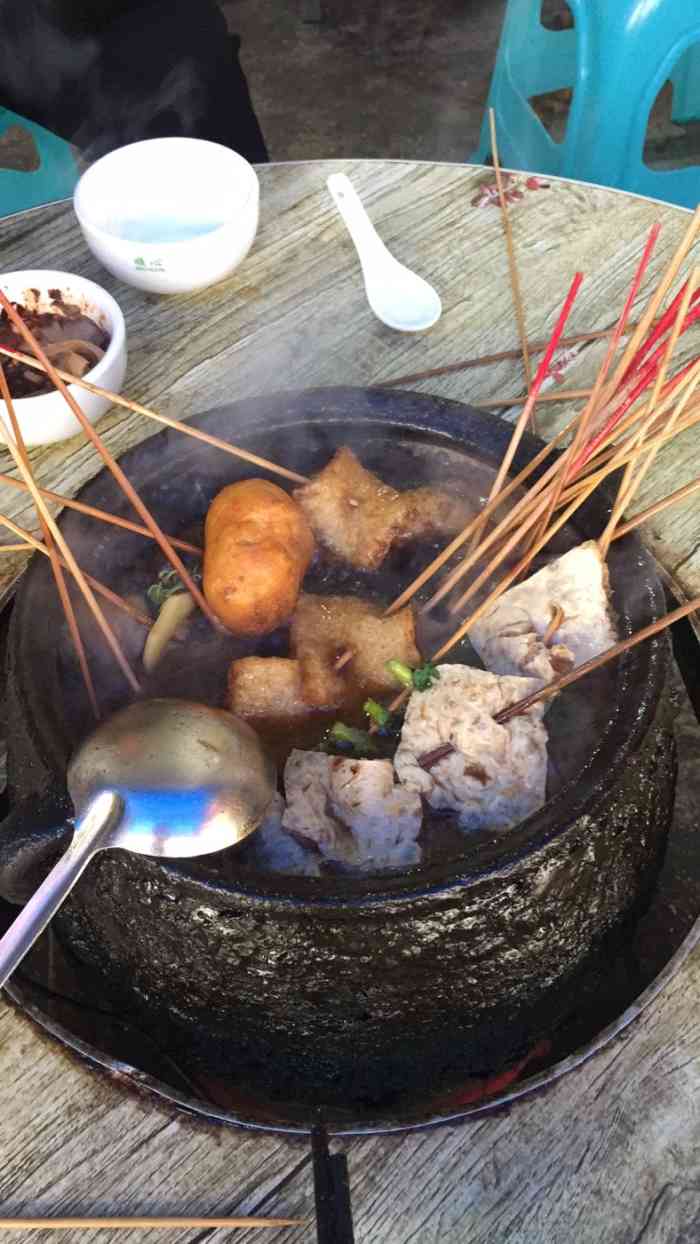 马记姐妹麻辣烫-"轿子山监狱小区斜对面最大的那家,隔一段时.