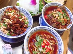 -沪小二炭火蛙锅(淮海中路美食不夜城店)