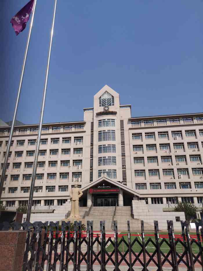 南开大学附属中学-"南开区新冠疫苗接种地点,在南开附中羽毛球.