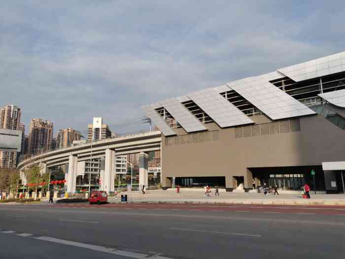 海棠溪(地铁站)-"【重庆漫步】下了轻轨,走在站台上,你.