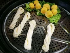 -粘豆包柴火铁锅炖