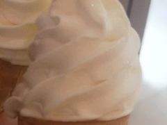 蛋筒冰激凌-蜜雪冰城(欧亚商都店)