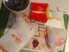 -麦当劳(上海虹桥站30B检票口楼上)