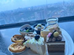 -亚洲国际大酒店·云顶阁旋转自助餐厅