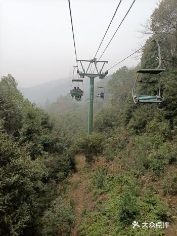 还是坐的索道上山，索道费用不贵，而且比较长