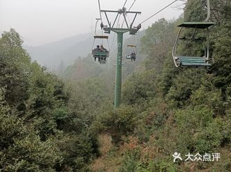 还是坐的索道上山，索道费用不贵，而且比较长