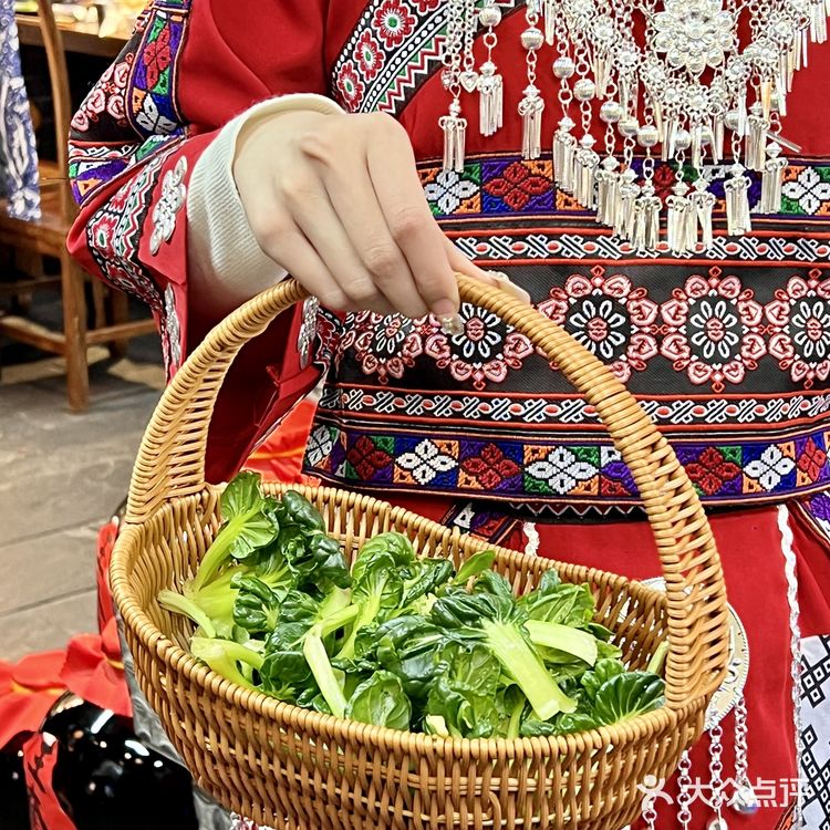 王奋斗贵州酸汤牛肉火锅：舌尖上的贵州美味