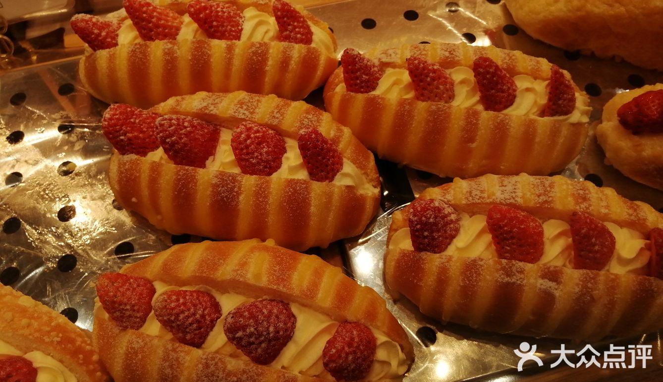 爆浆牛角包,千层榴莲蛋糕,每次都吃到光盘