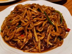 酸萝卜炒粉-山楂树融合菜餐厅
