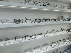 -美式眼镜·授权蔡司.依视路.尼康.豪雅.明月(南翔印象城店)