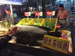 -六合夜市
