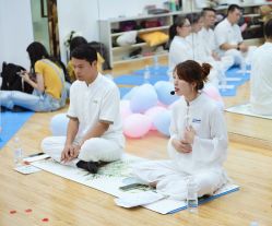 -亚太瑜伽普拉提学院