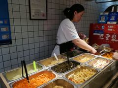 自助取餐区-三兄弟高炉烧饼