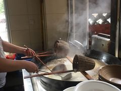 -茅屋大酒店