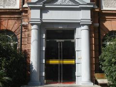红会老楼大门-复旦大学附属华山医院(总院)