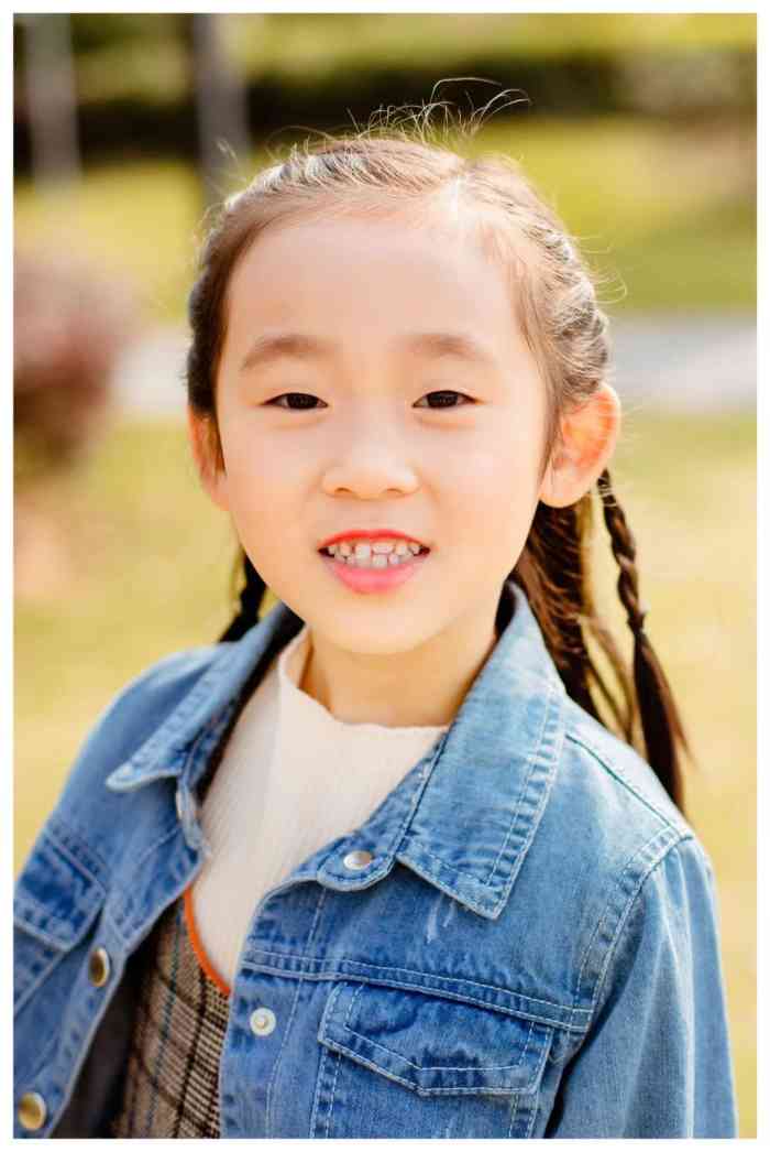 打分 很满意,特别是造型师晓晓,还有摄影师高威,很耐心的引导我女儿