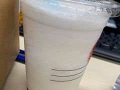 -瑞幸咖啡(岳家嘴地铁站店)