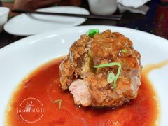 鸭蛋黄狮子头-梅飞酒家(名辉豪庭店)