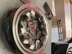 -围炉肉舍•炭烤活鳗•丹东海鲜烤肉(步行街店)