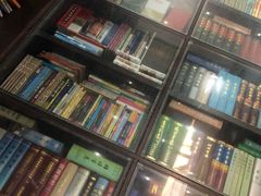 -钟书阁(松江泰晤士小镇店)