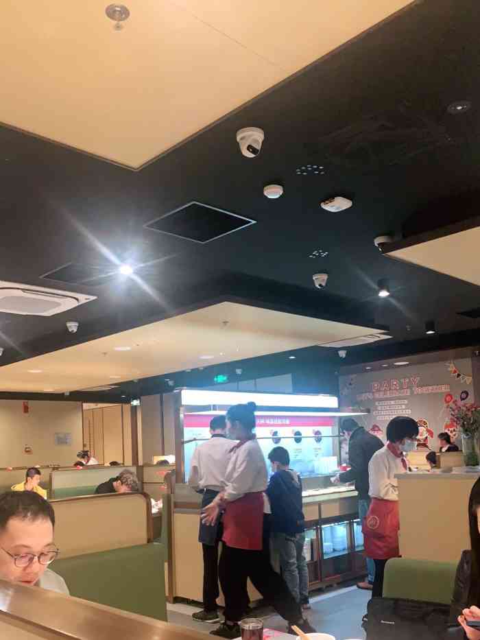 海底捞火锅(金沙天街店"之前都是在大学城那边吃的 第一次来金沙天.