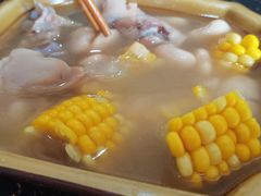 雪豆炖蹄花-大邑李记肥肠血旺
