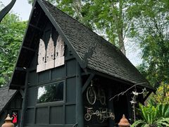 -Chom Cafe and Restaurant