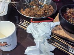 -三个大叔烤羊肉串·歌手驻唱·碳烤鲜肉(西三旗店)