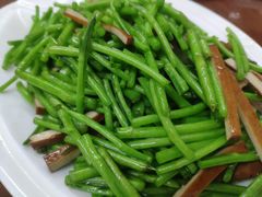 -胡子饮食店