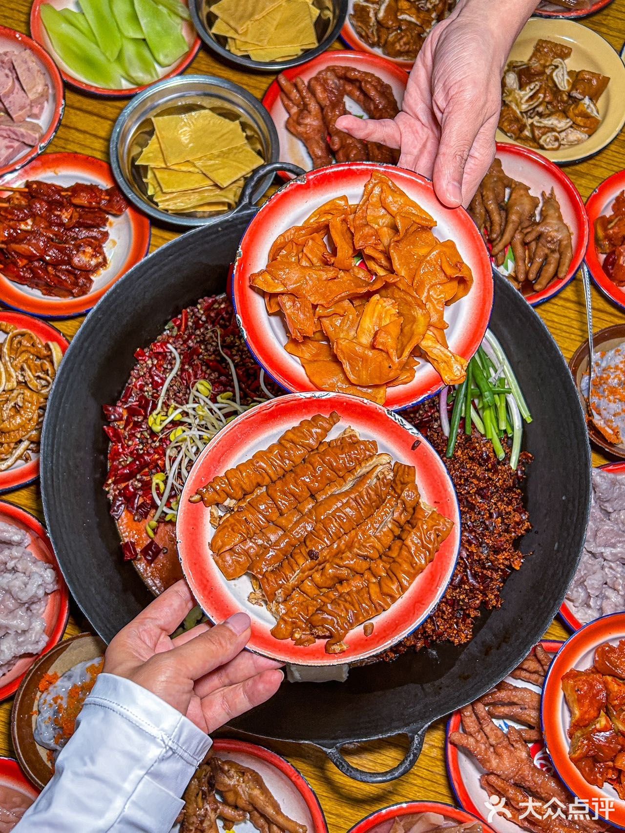 重庆就是这样，藏在社区的火锅味道都好地道！