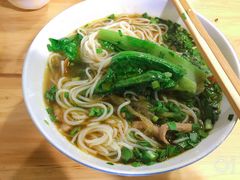 酸菜肉丝米线-越洋肖氏老米线(杨家坪店)