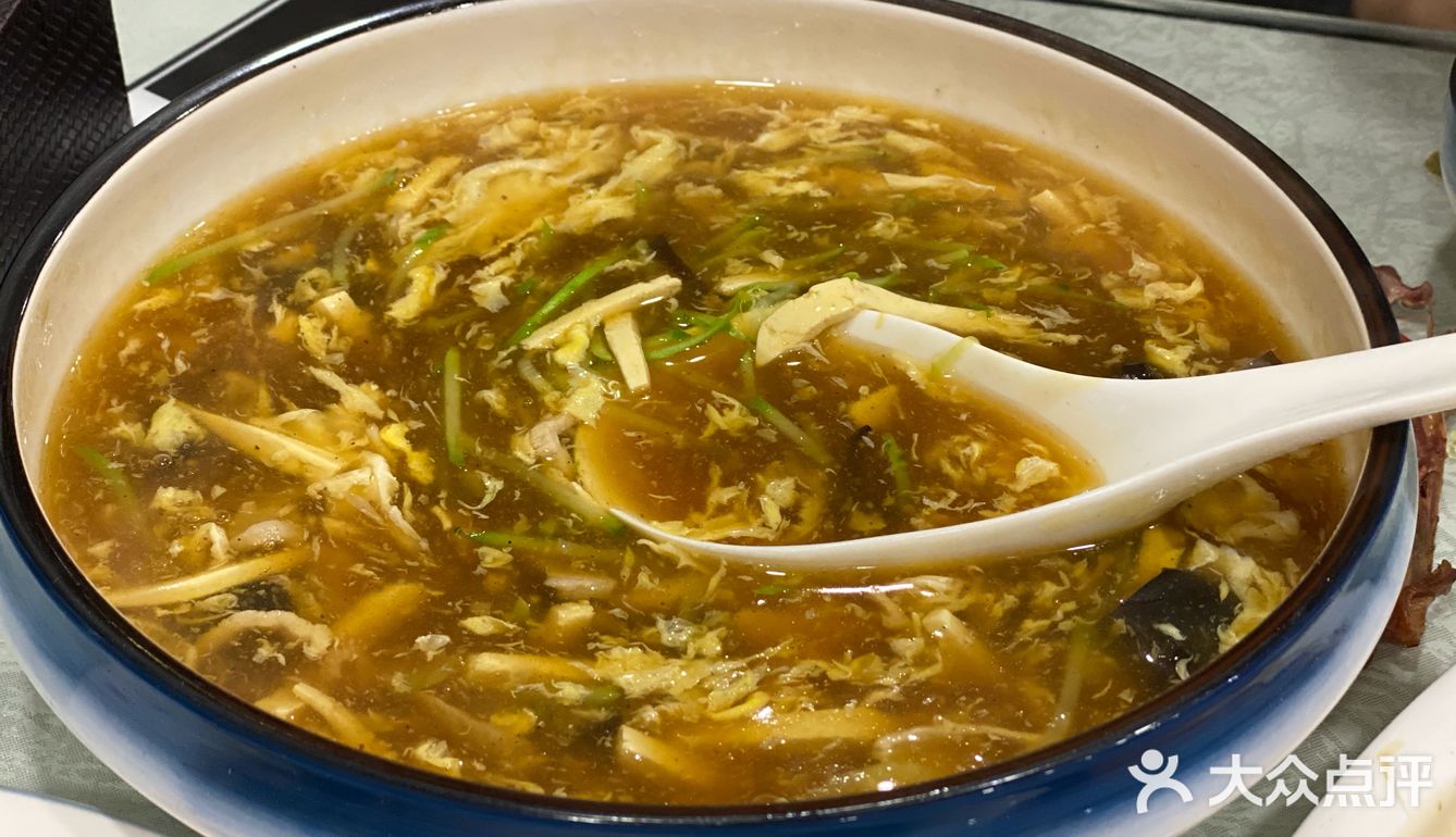 和草莓妹在附近探店「醋六样」