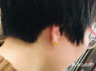 我是李龙老师的顾客，在来他这里理发之前，一直留长头发