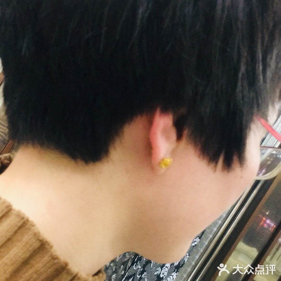 我是李龙老师的顾客，在来他这里理发之前，一直留长头发