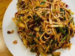 炒饵丝-巍山𤆵肉饵丝