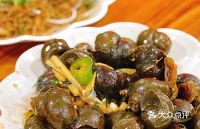 Stir-fried Snail with Purple Perilla and Sour Bamboo Shoots