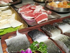 -围炉肉舍•炭烤活鳗•丹东海鲜烤肉(步行街店)