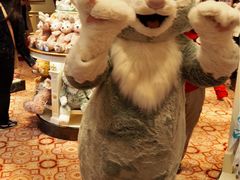 -小镇影院迪士尼小熊Duffy与他的朋友合影地